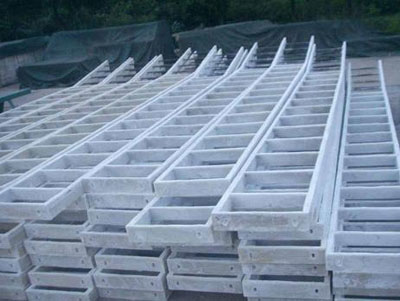 ����������g