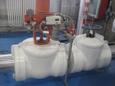 ������y�T������